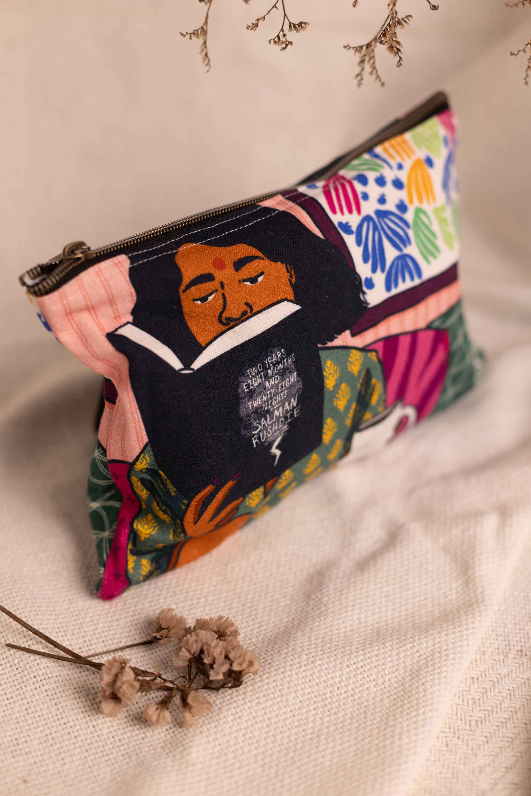 The Reader Pouch